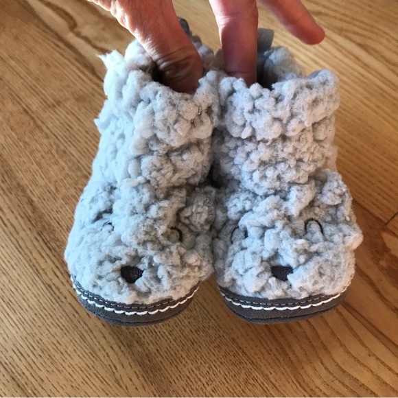 Booties soft soled 0-6 month shoes booties gray animal gift faux fur Robeez stri - Picture 1 of 9
